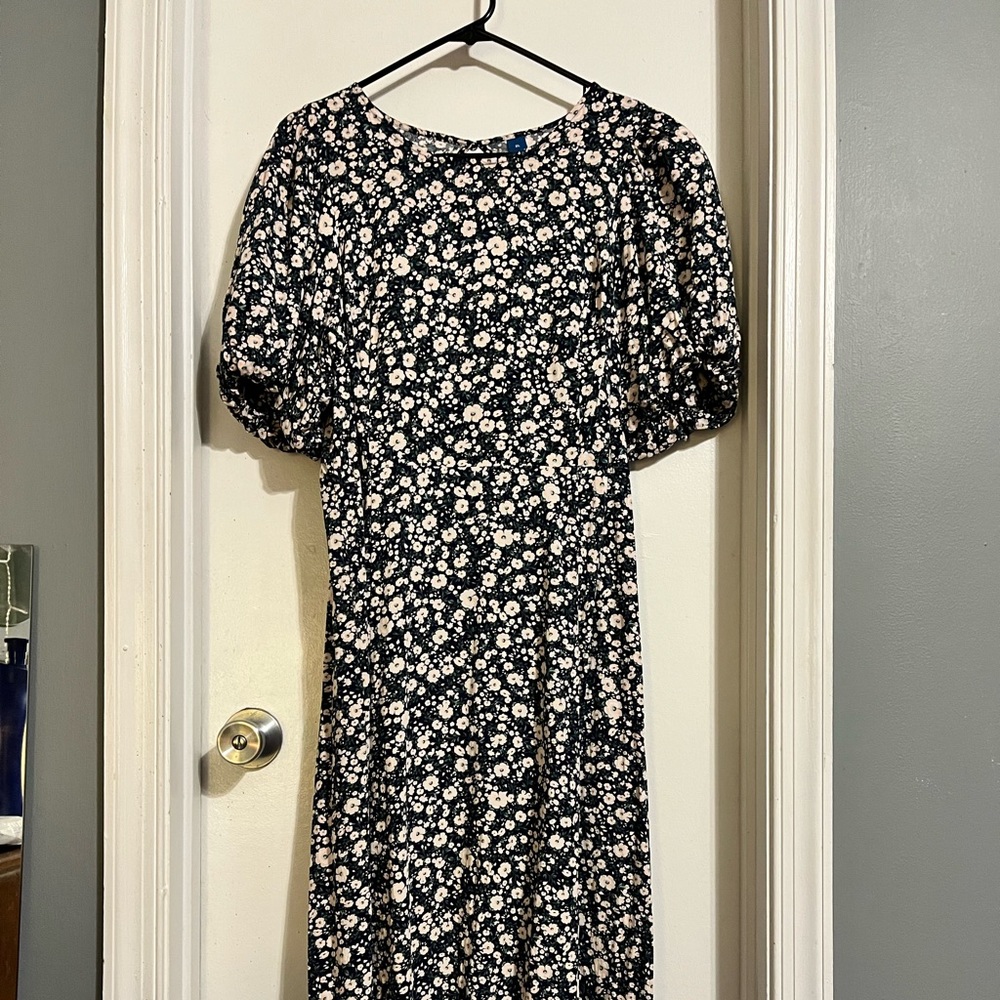 Old Navy NWOT Open Back Maxi Floral Dress